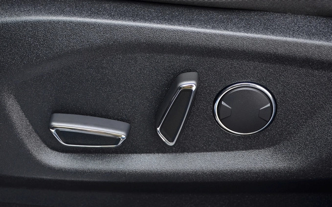 Ford S-Max cena 94889 przebieg: 133000, rok produkcji 2019 z Janów Lubelski małe 277